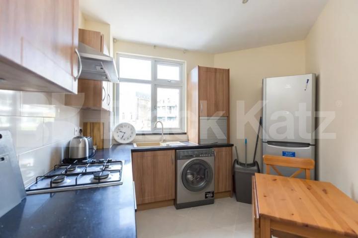 Close by to a tone of amenities and zone 2 underground station  Caledonian Road, Kings Cross